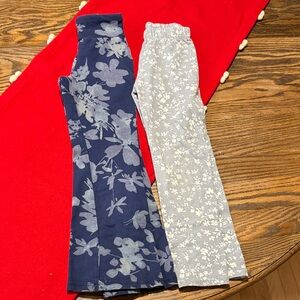 Gap kids bundle of two pair leggings floral navy and grey size XS 4-5